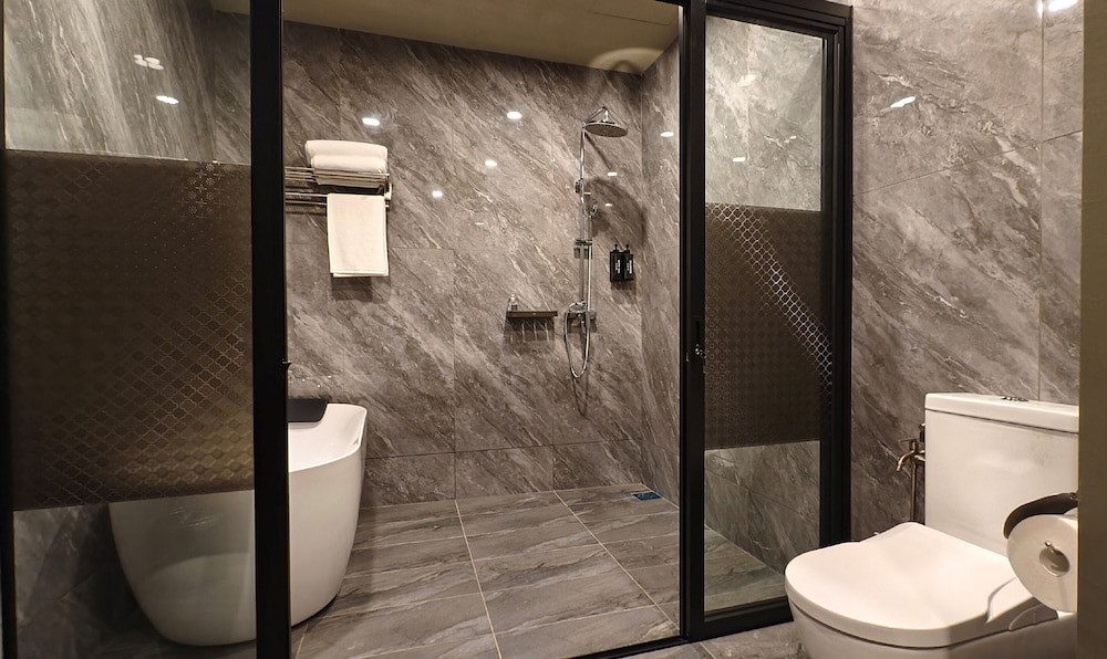 Bedrock Hotel 45/50