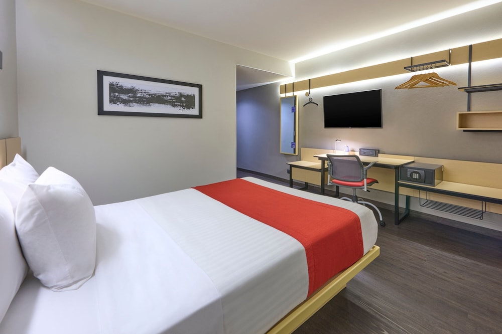 ROOM QUEEN