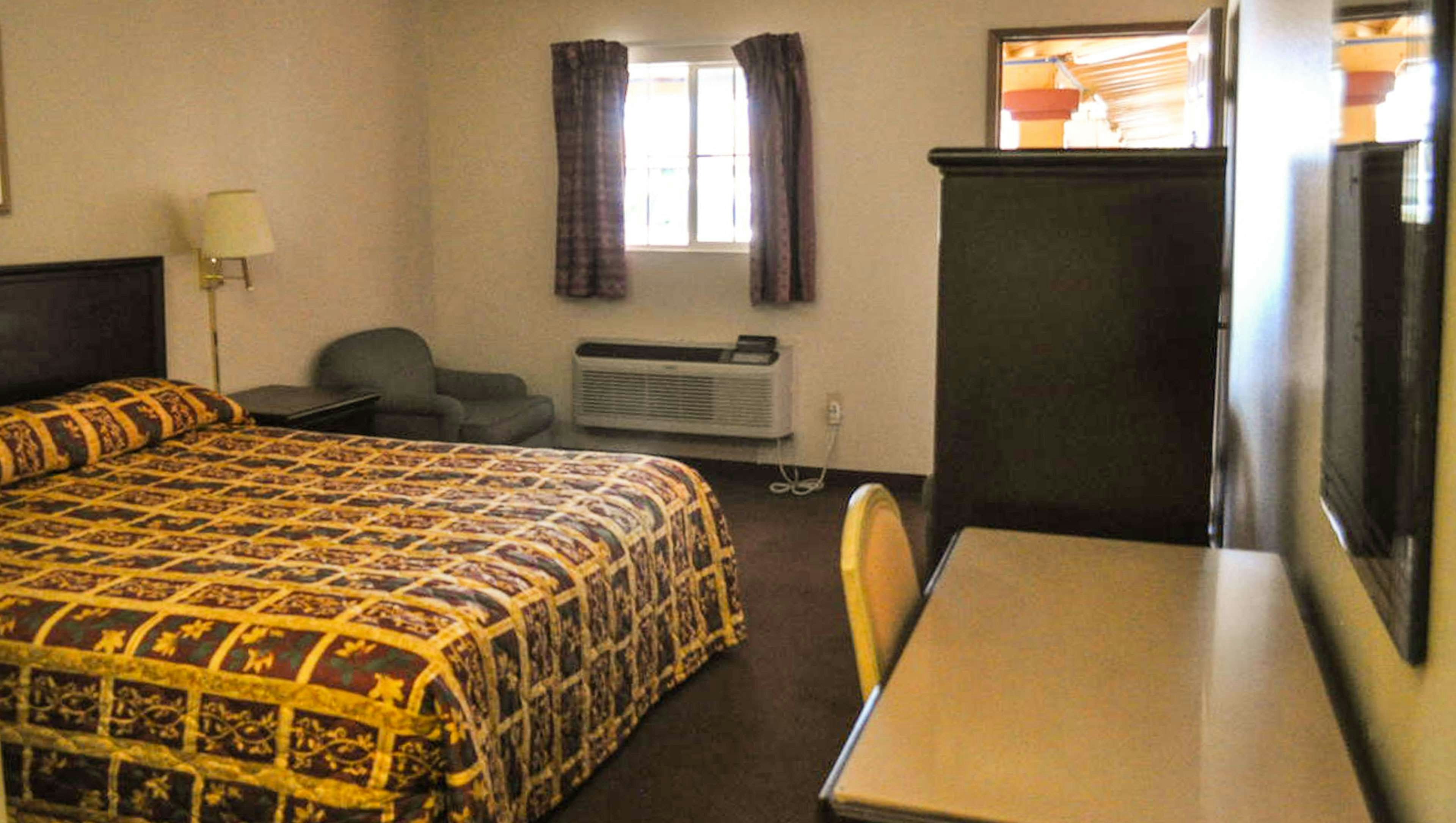California Suites Motel 2/22