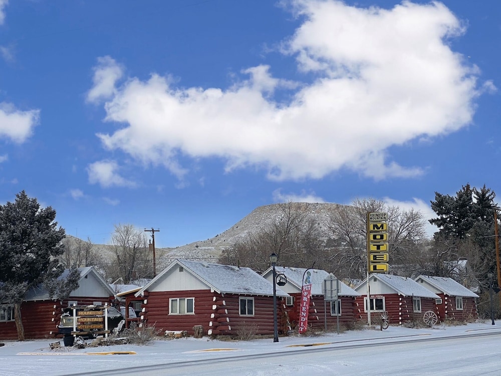 Roundtop Mountain Motel 3/33