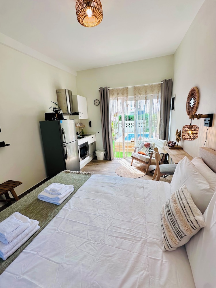 MINI, DELUXE, STUDIO, PRIVATE POOL
