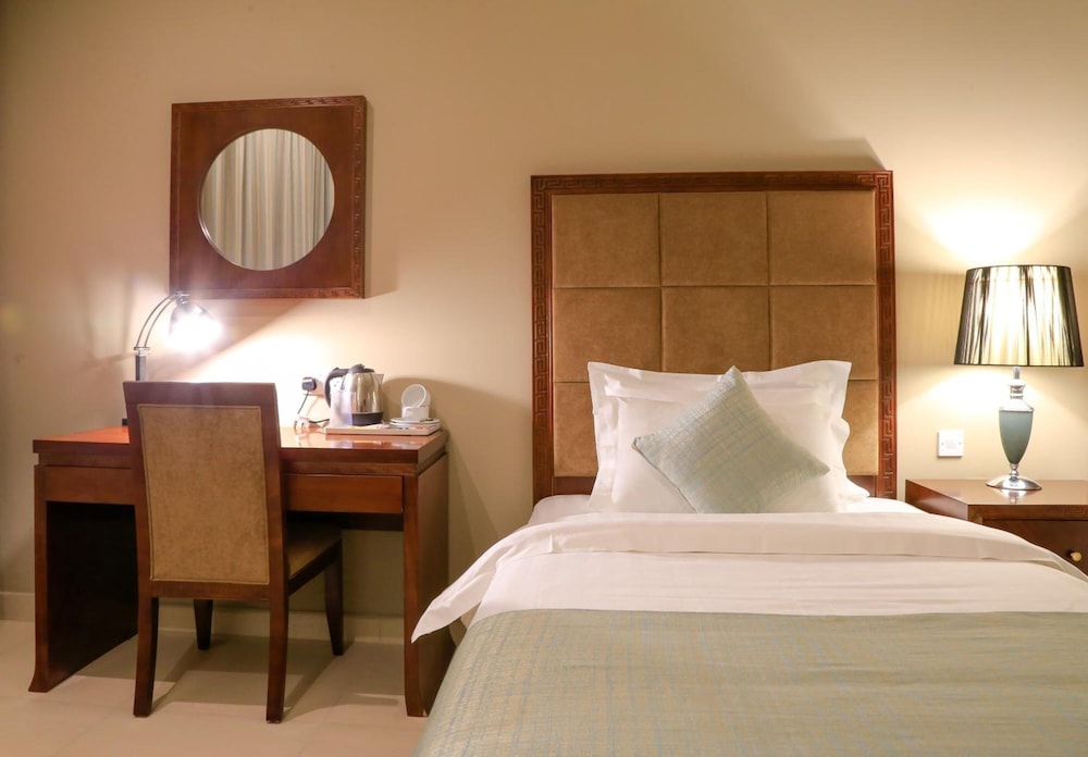 ROOM, SINGLE