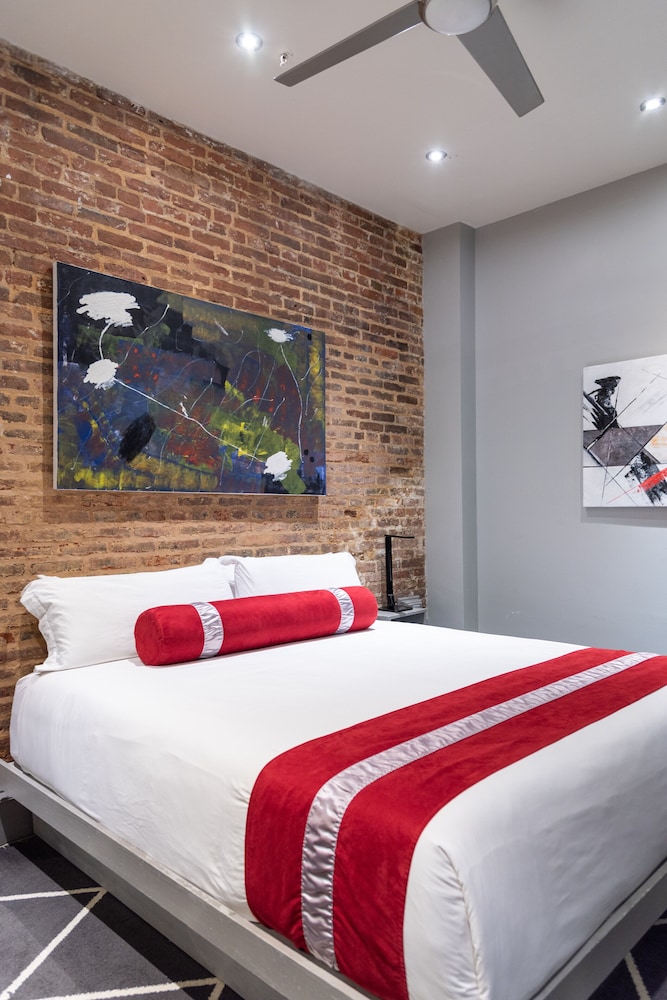 3 Bedrooms, Premium, Suite, 1 Queen and 2 King Beds, Pool Access، The Natchez Vacation Rentals 4/9