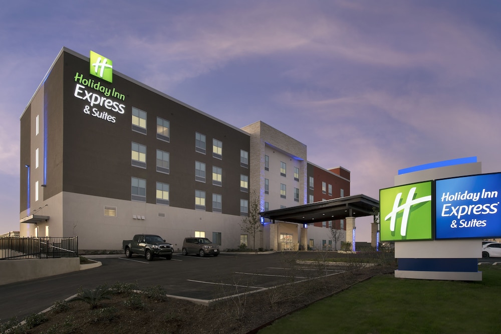 Holiday Inn Express & Suites San Antonio North - Windcrest 5/36