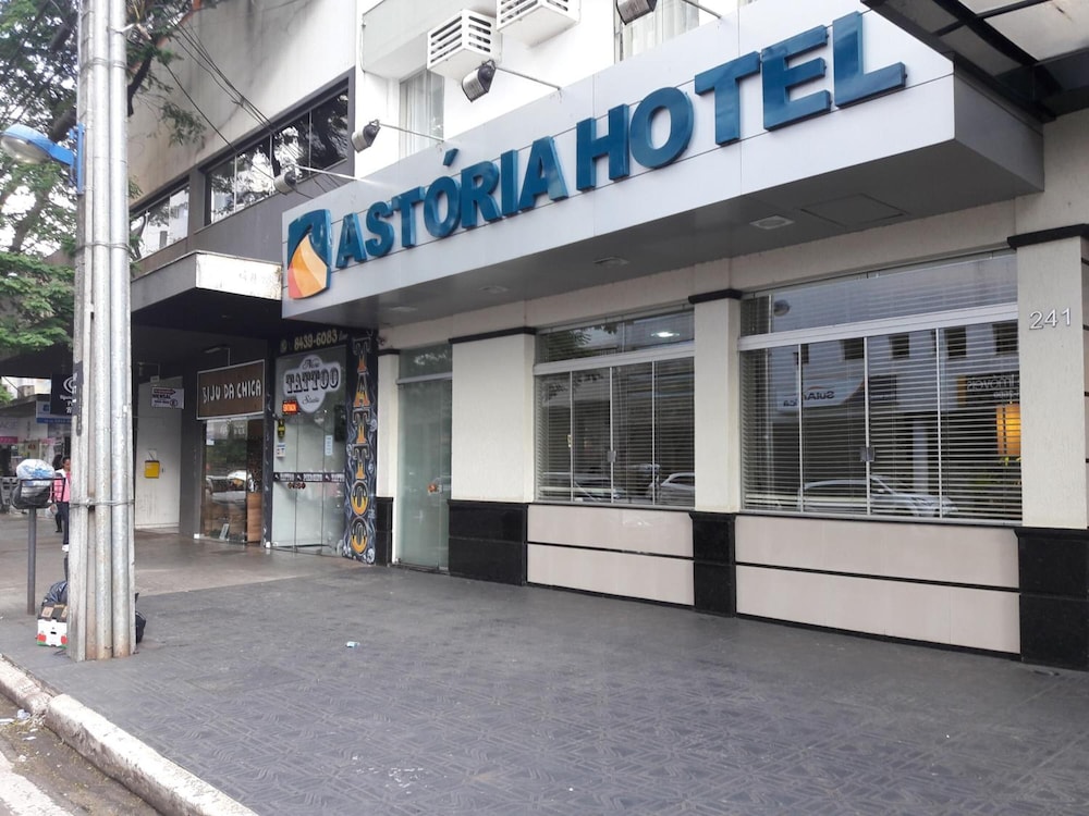 Astoria Hotel 3/68