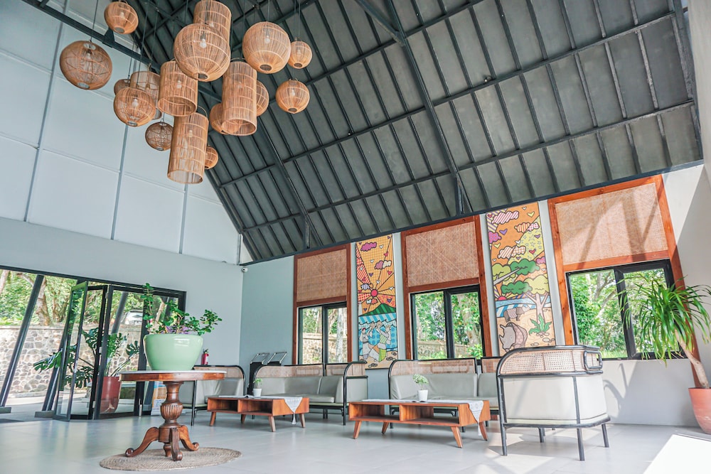 MaxOneHotels.com at Anyer 25/42