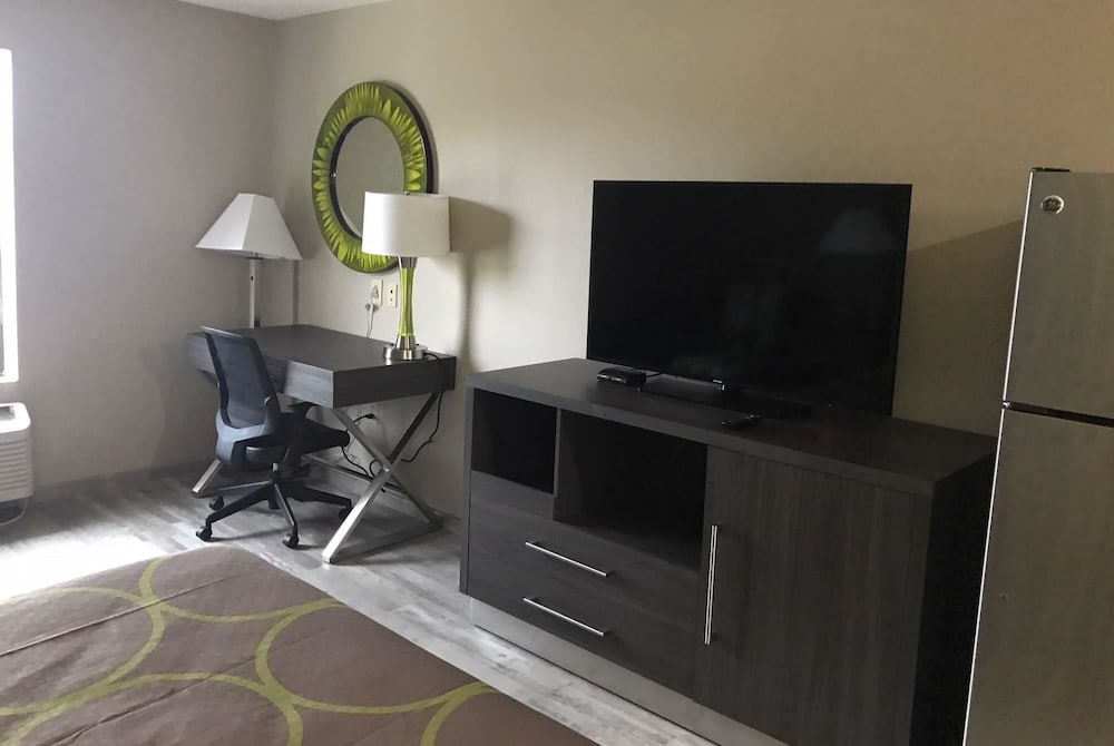 Super 8 by Wyndham Pascagoula 14/18