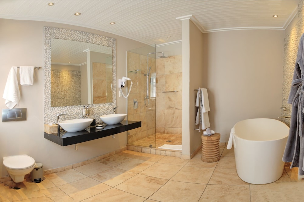 Periwinkle Guest Lodge 37/41
