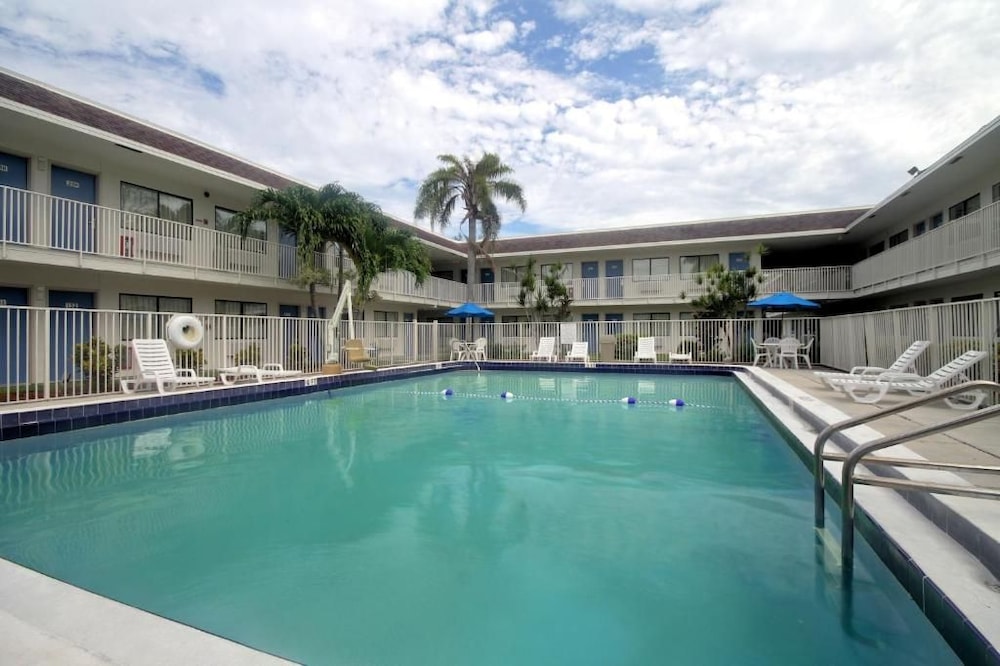 Motel6 Dania Beach, FL 53/59