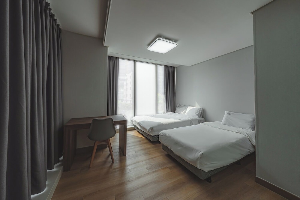 Brown Suites Sinchon Central 15/48
