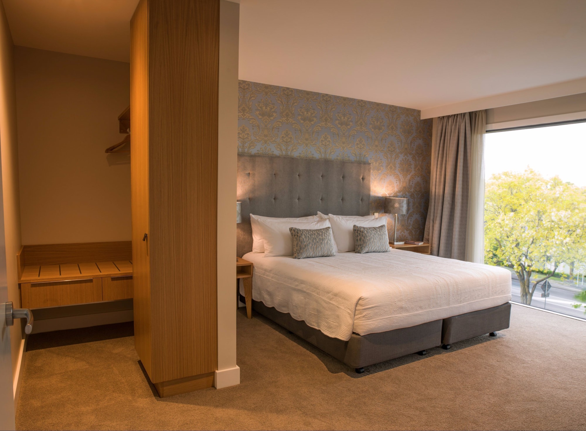 جناح بريميير بسرير كينج بغرفة نوم واحدة، Porters Boutique Hotel 2/5