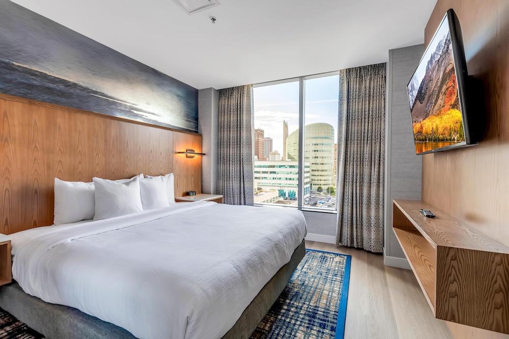Suite, King Bed, Sofa, Allergy Friendly