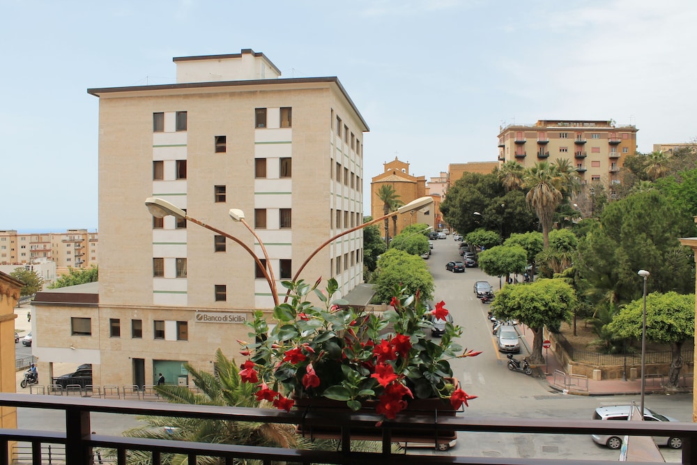 La Dolce Vita Luxury House 1/25
