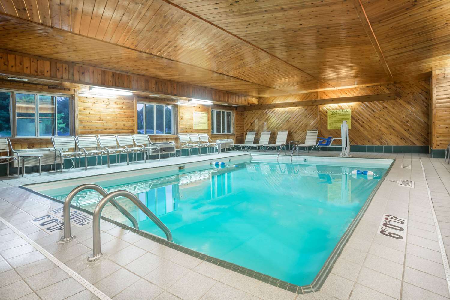 Super 8 by Wyndham Bloomington University Area 23/41