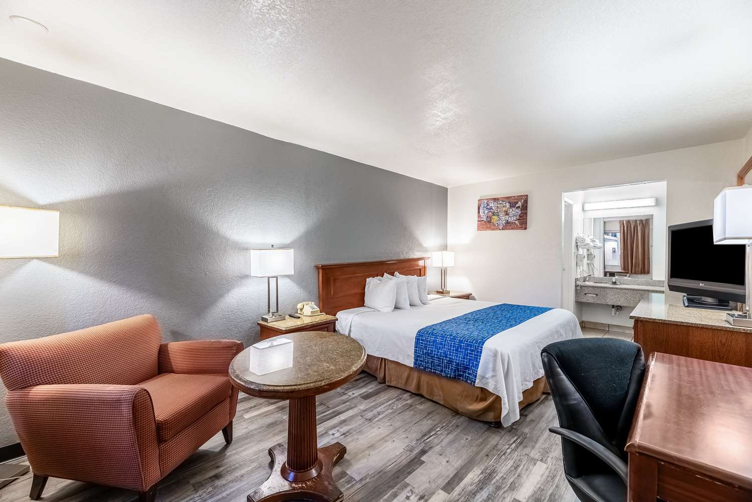 Econo Lodge Phoenix North I-17 7/16