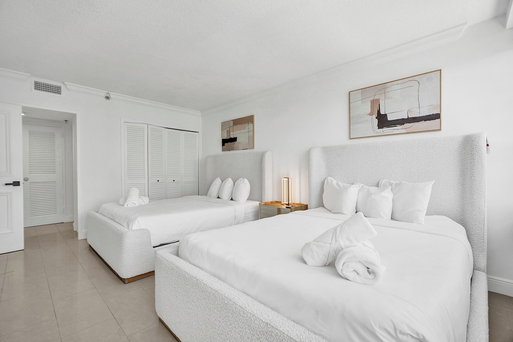 2 Bedrooms, Condo, Escape, Modern, Ocean, Resort, 1 King and 2 Queen Beds, Sofa, Sauna