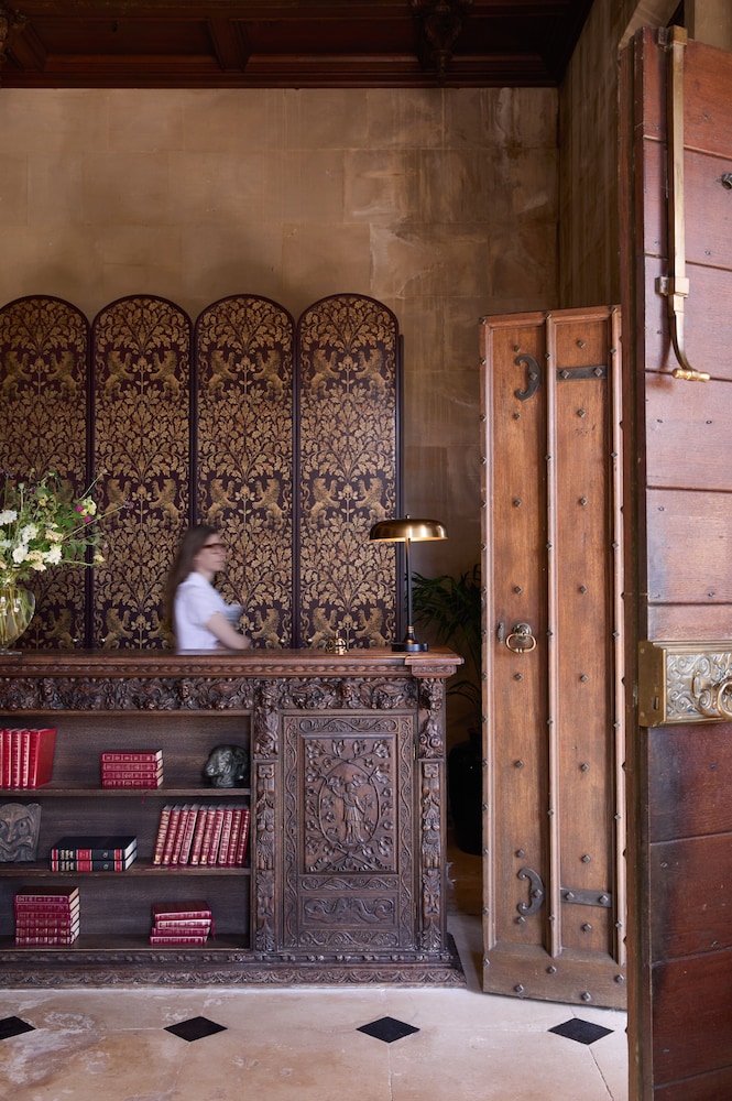 Dumbleton Hall Hotel 9/73