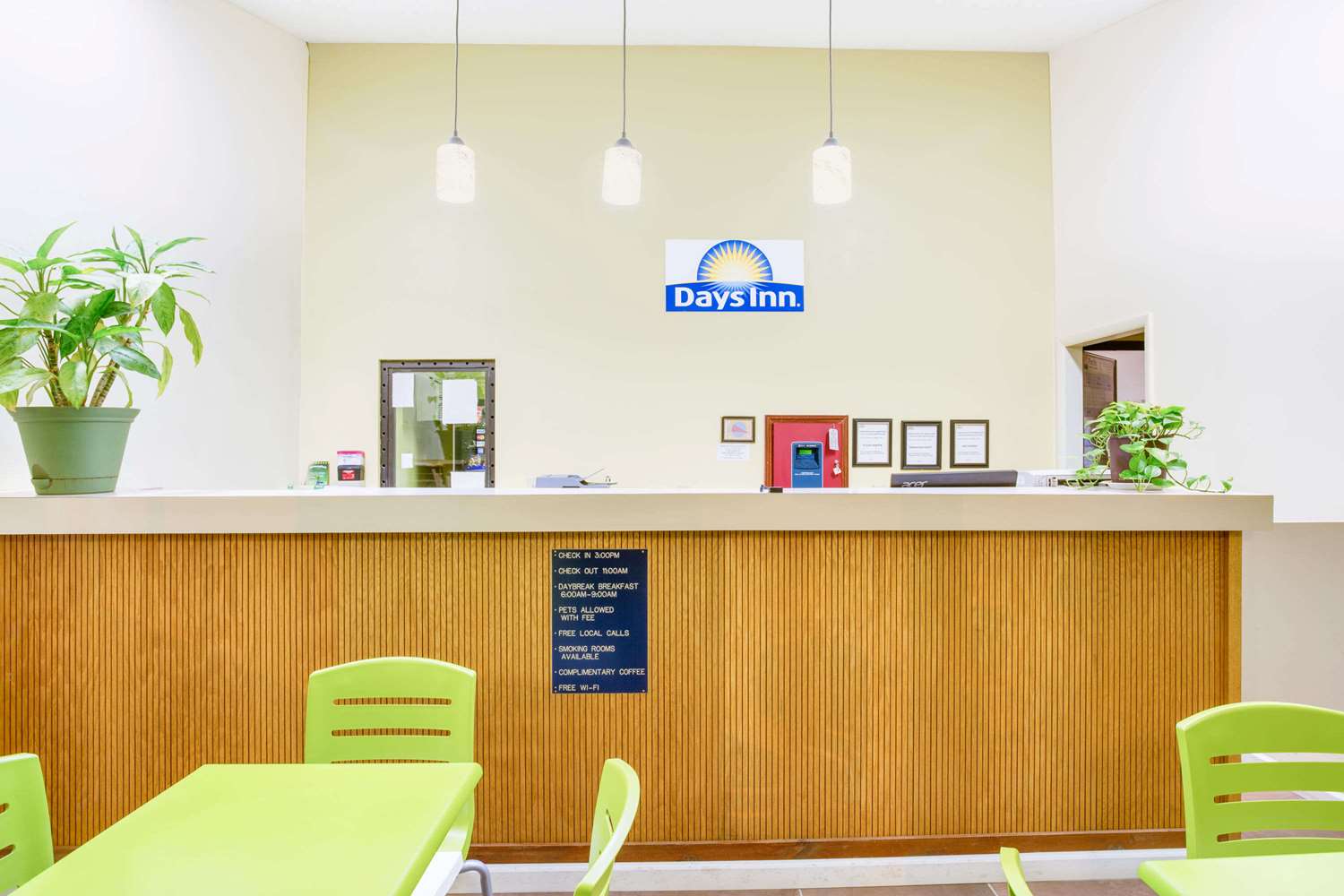 Days Inn By Wyndham Athens 1/14