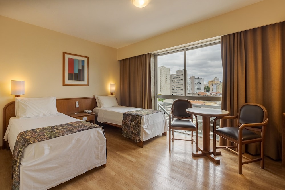 DELUXE, TWIN BEDS
