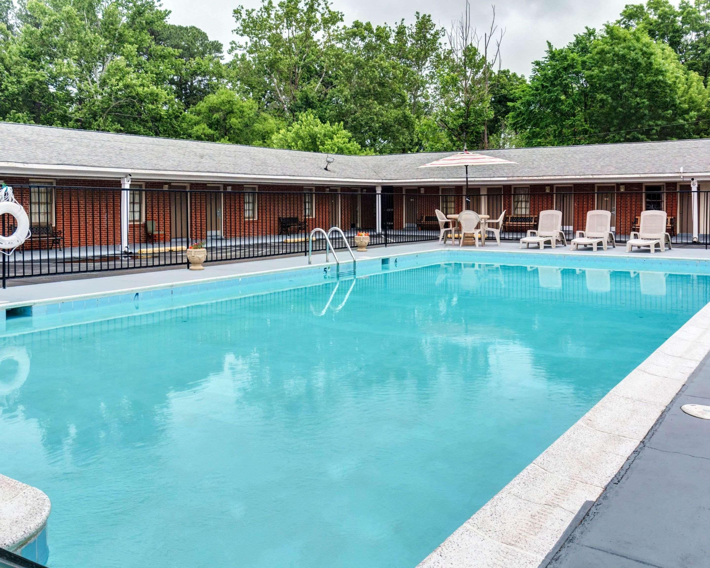 Rodeway Inn &amp; Suites Williamsburg 16/26