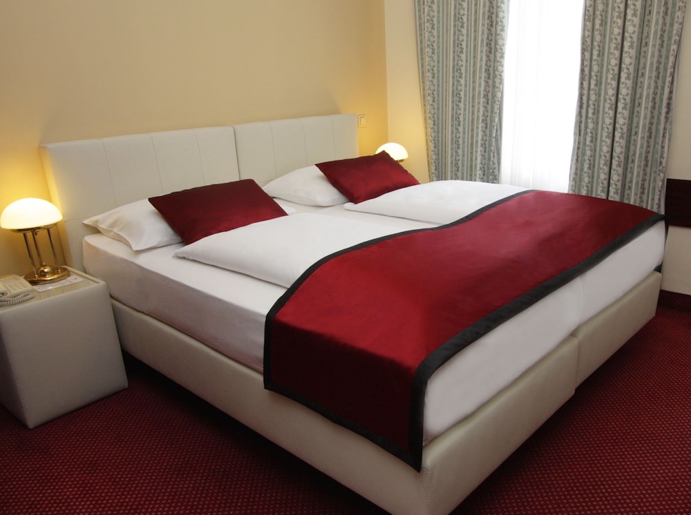 JUNIOR SUITE, CLASSIC, DOUBLE BED