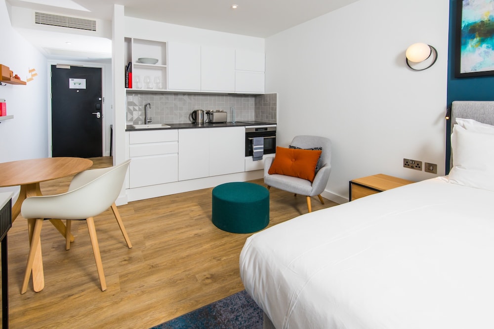 STAYBRIDGE SUITES CARDIFF 11/66