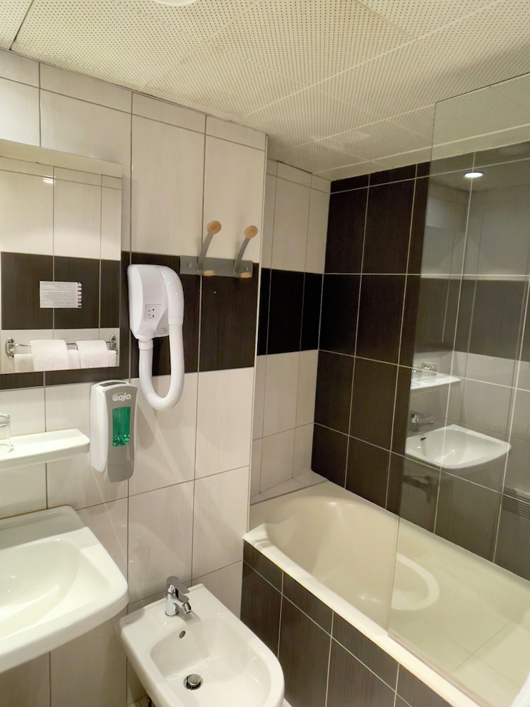 Hotel Saint Georges Lourdes Pyrenees (Avril 2026) 67/69