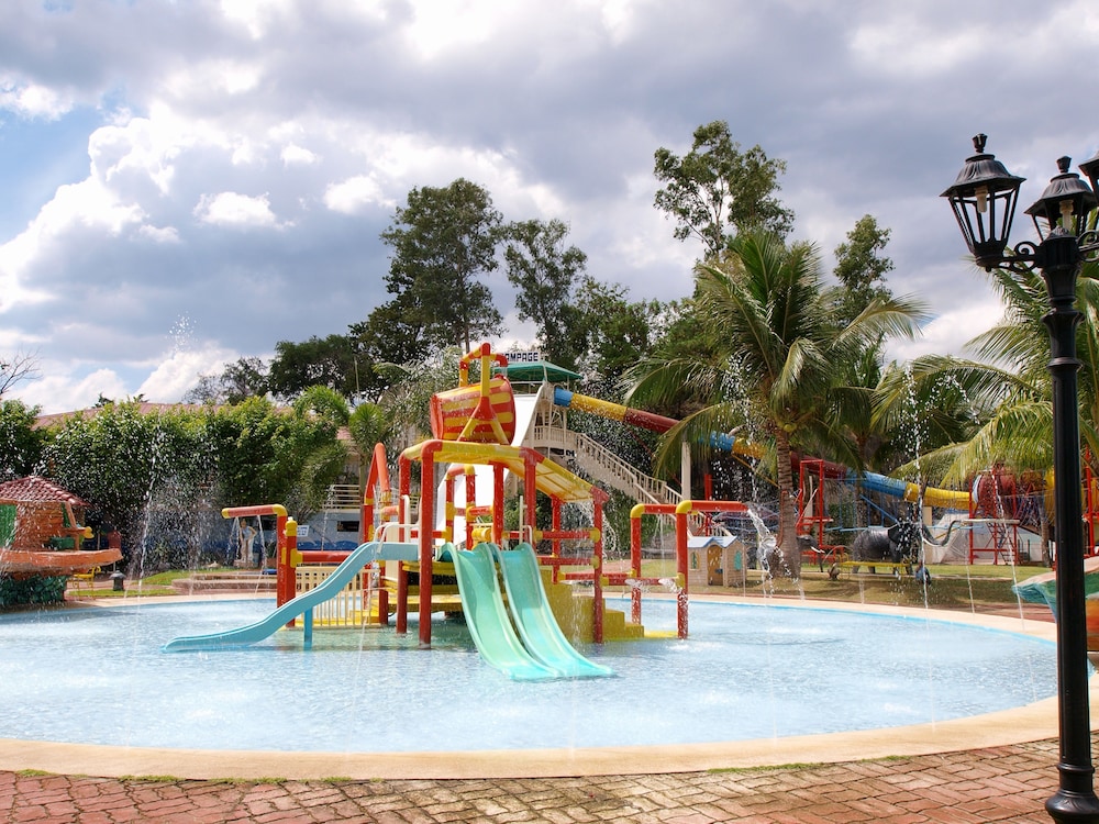 Whiterock Beach Hotel And Waterpark 65/73