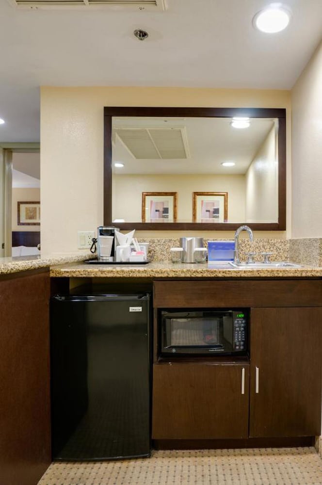 Buena Park Grand Hotel and Suites 57/75