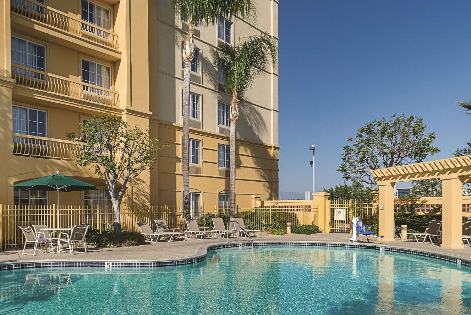 La Quinta Inn & Suites by Wyndham Ontario Airport 7/58