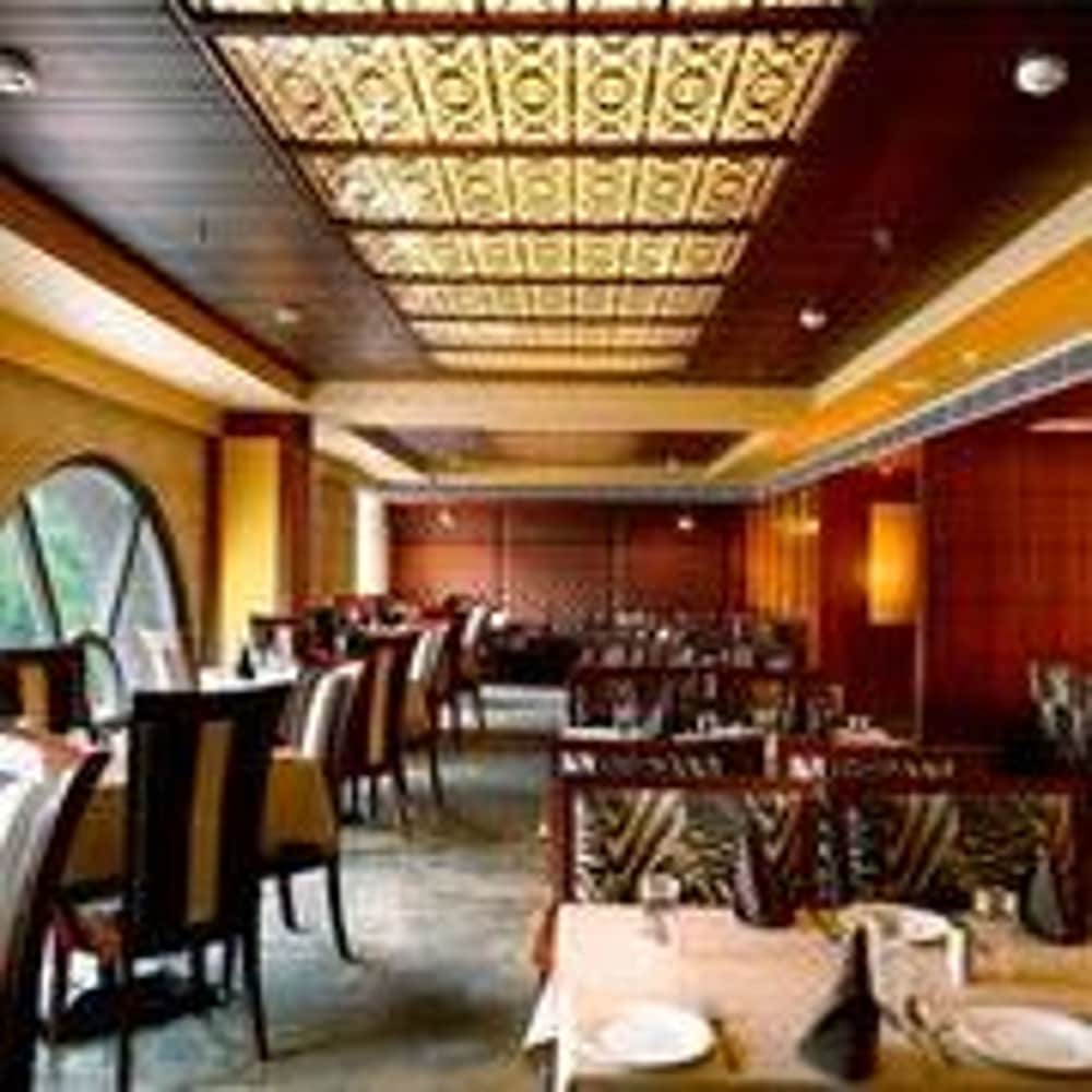 Hotel Regent Grand 30/37