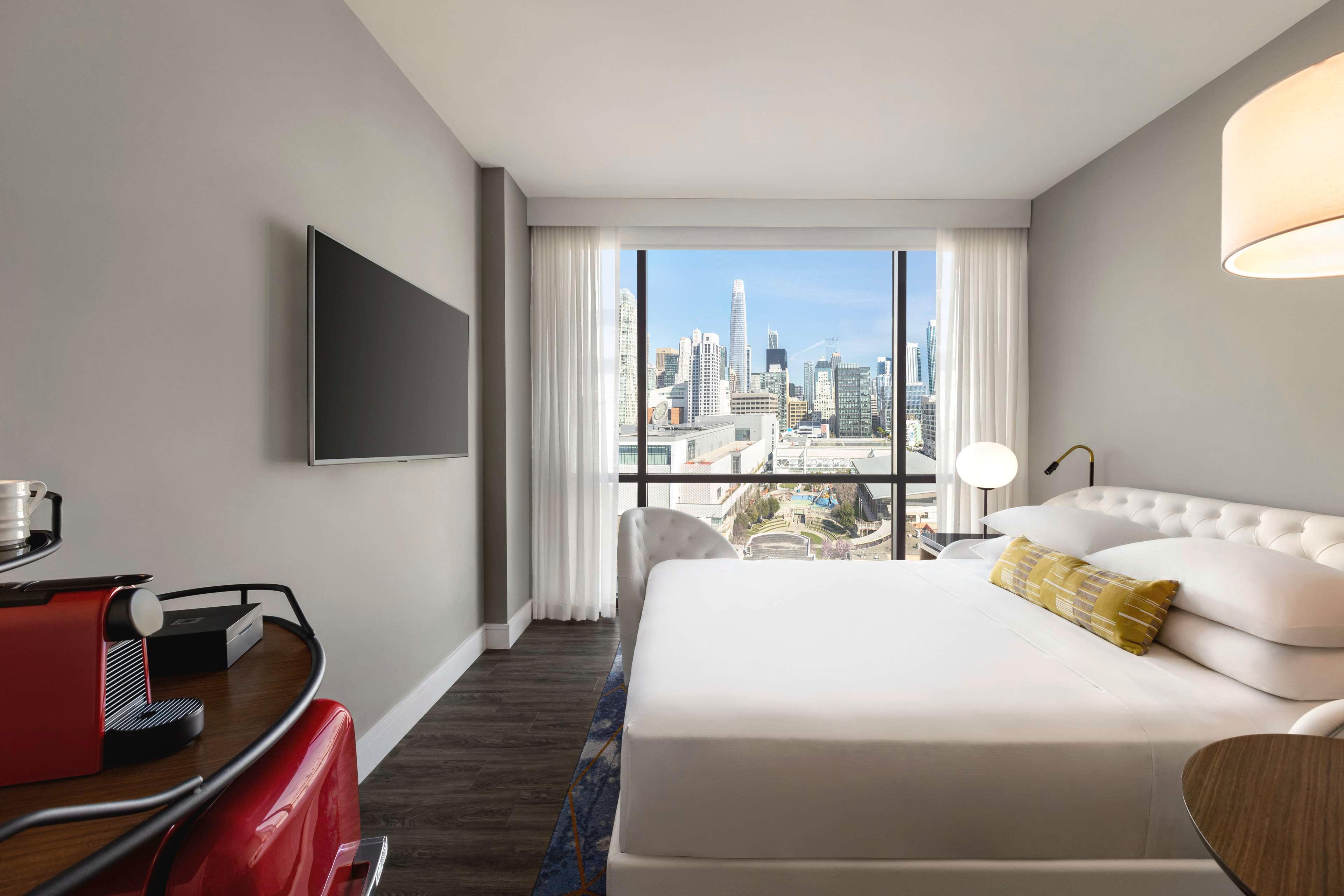 Room, King Bed, Urban View