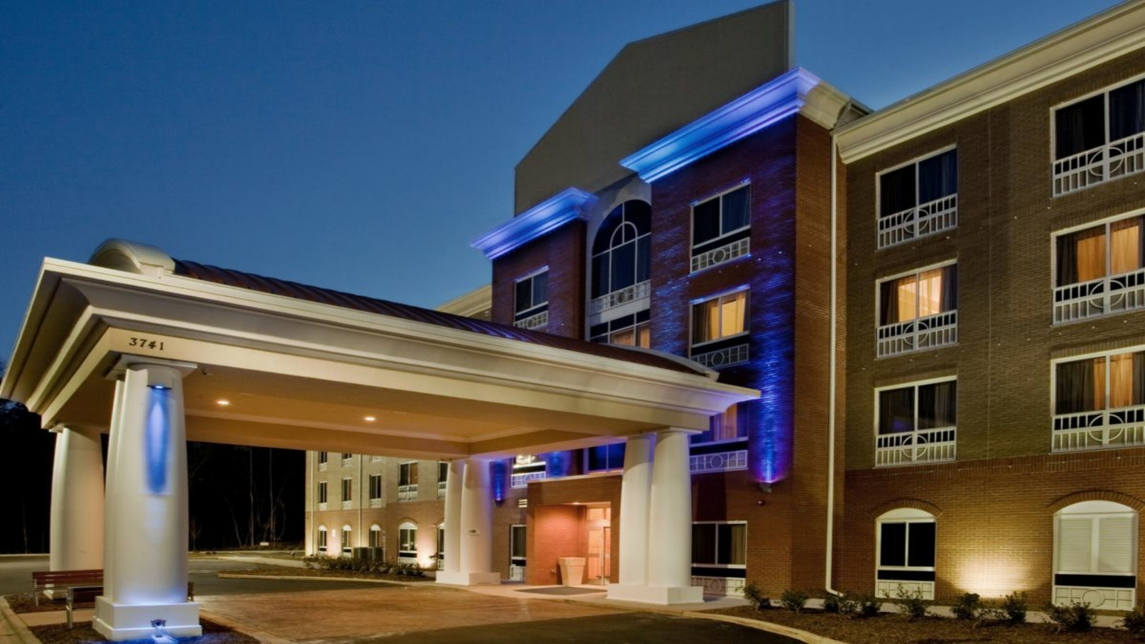 Holiday Inn Express Hotel and Suites Raleigh Sw Nc State 9/80
