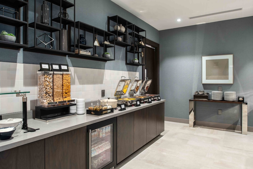 Staybridge Suites Quincy 25/67