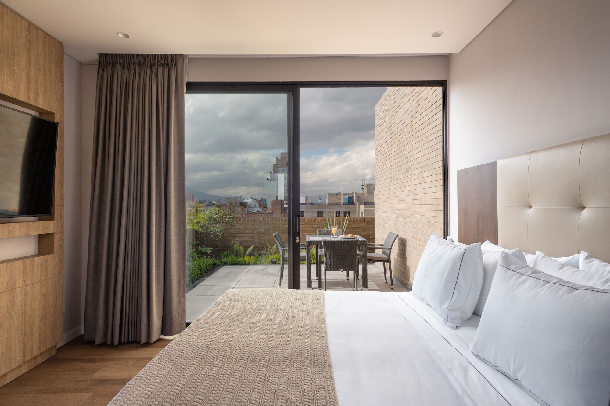 SUPERIOR, PENTHOUSE