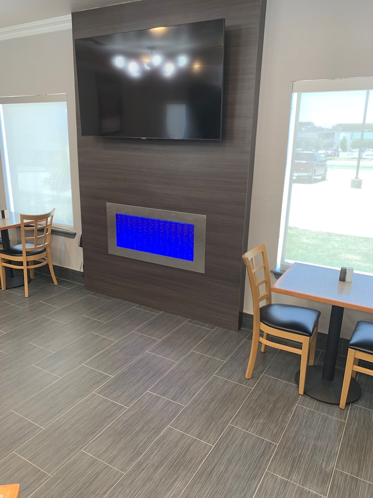 Howard Johnson by Wyndham Oklahoma City Airport/ Fairgrounds 9/22