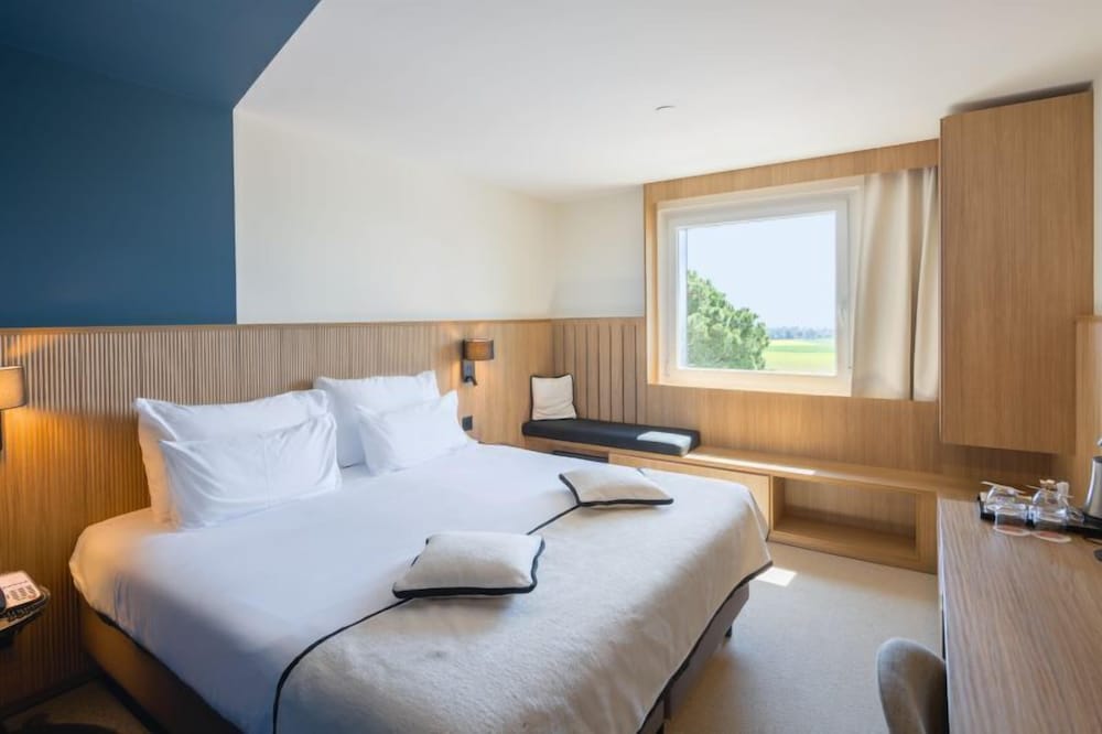 SUPERIOR, DOUBLE OR TWIN BED