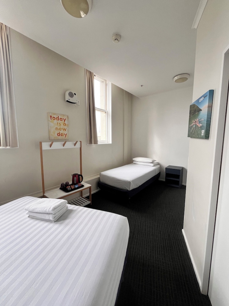 Nomads Capital Backpackers Wellington- Adults only 20/63
