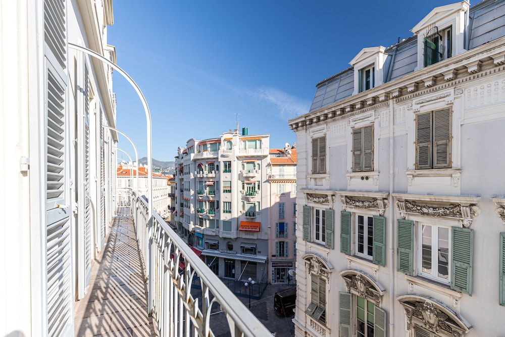 Le Dortoir Multi Storey Luxury Suites 42/50