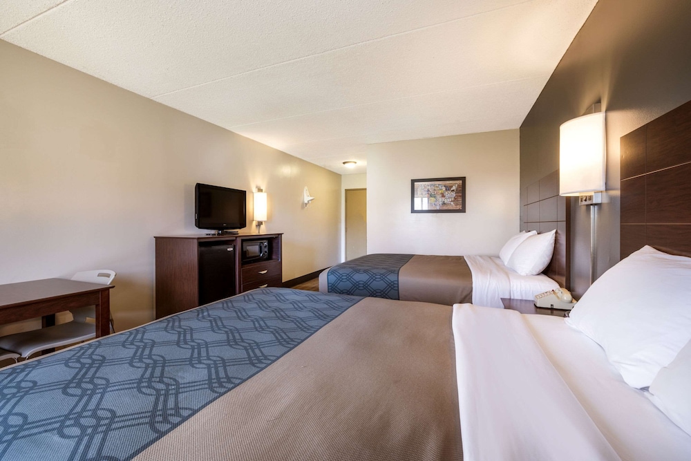 غرفة بسريرين كوين يُسمح فيها بالحيوانات الأليفة، Econo Lodge Darien Lakes 2/2