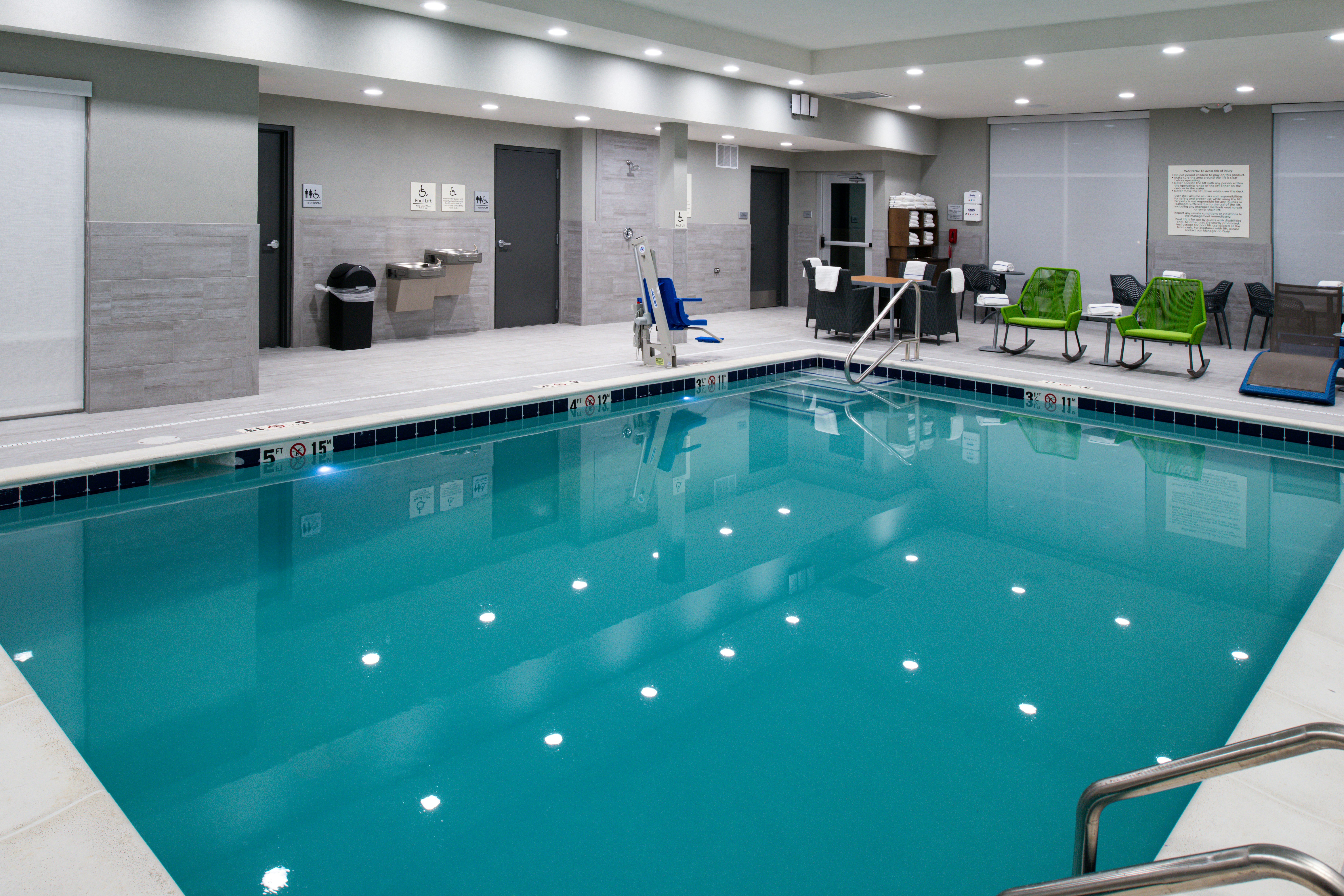 Hampton Inn Suites Adrian Mi 27/52