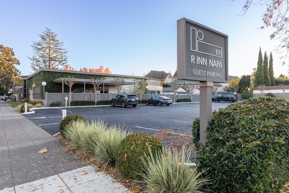 R Inn Napa 55/63