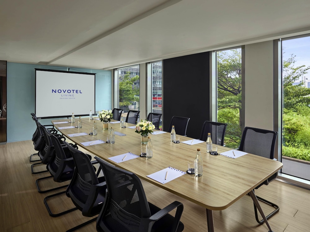 Novotel Living Saigon South 56/62
