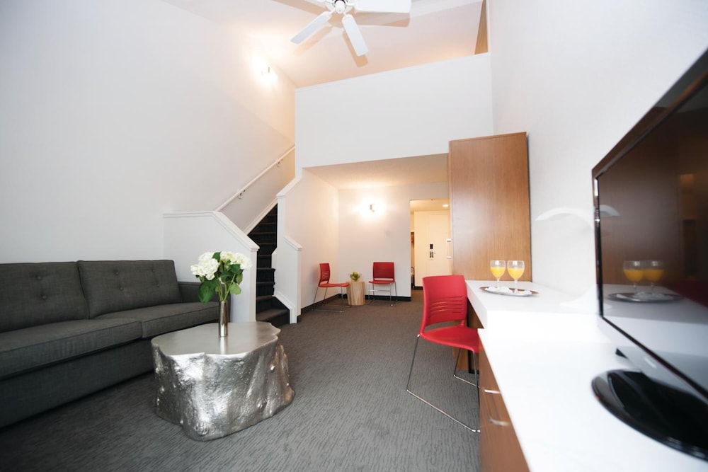 Elk Avenue Hotel 29/46
