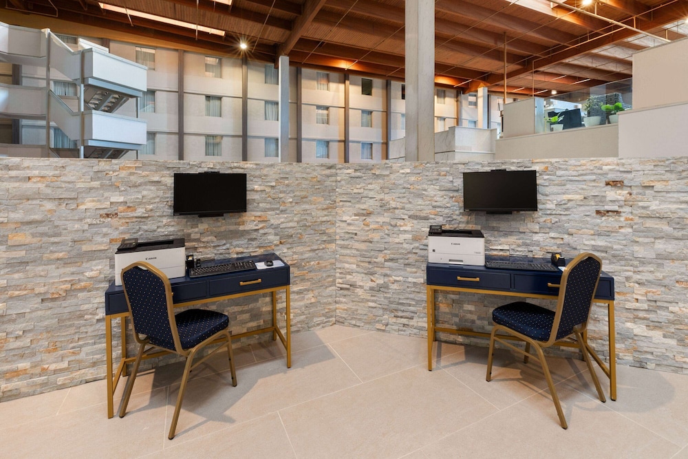 Wyndham DFW Airport 33/41