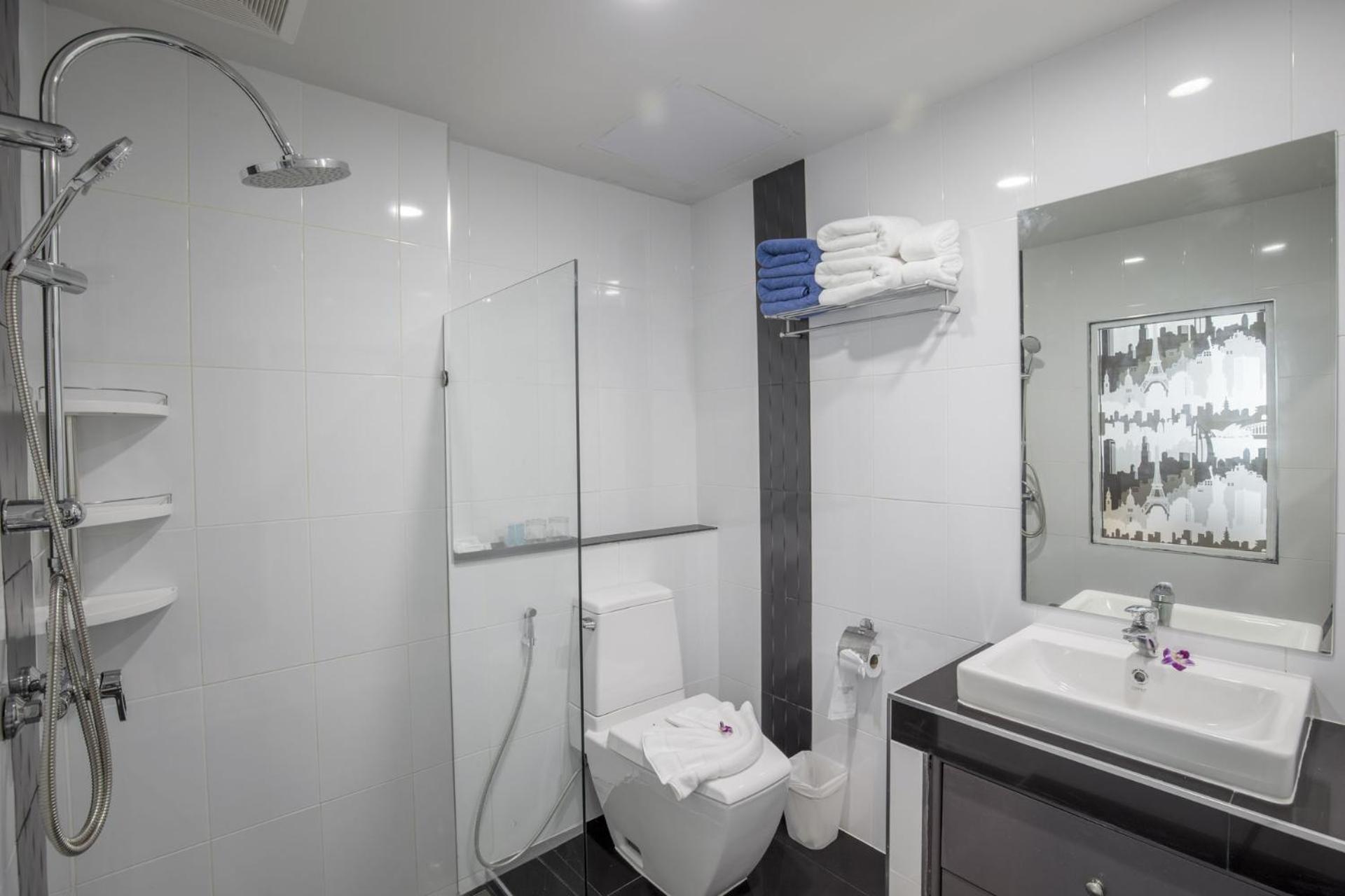 Junior Suite, Pool Access, MODERN LIVING HOTEL 6/6
