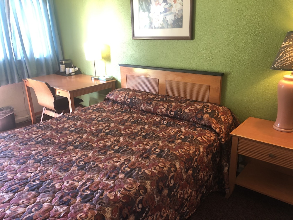 Lakeshore Inn 9/53