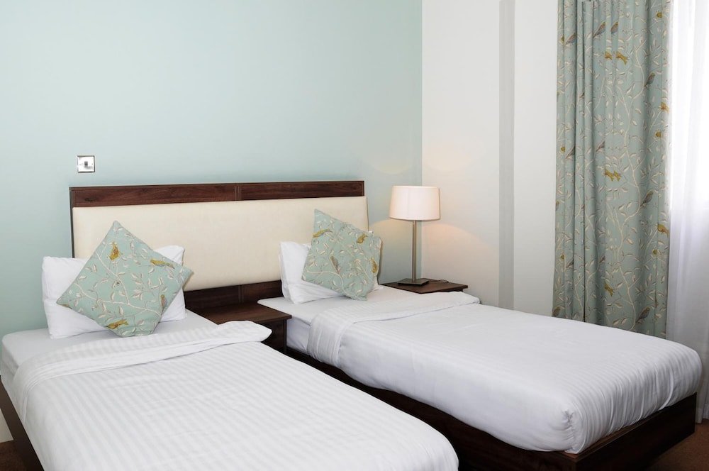 ROOM, TWIN BEDS
