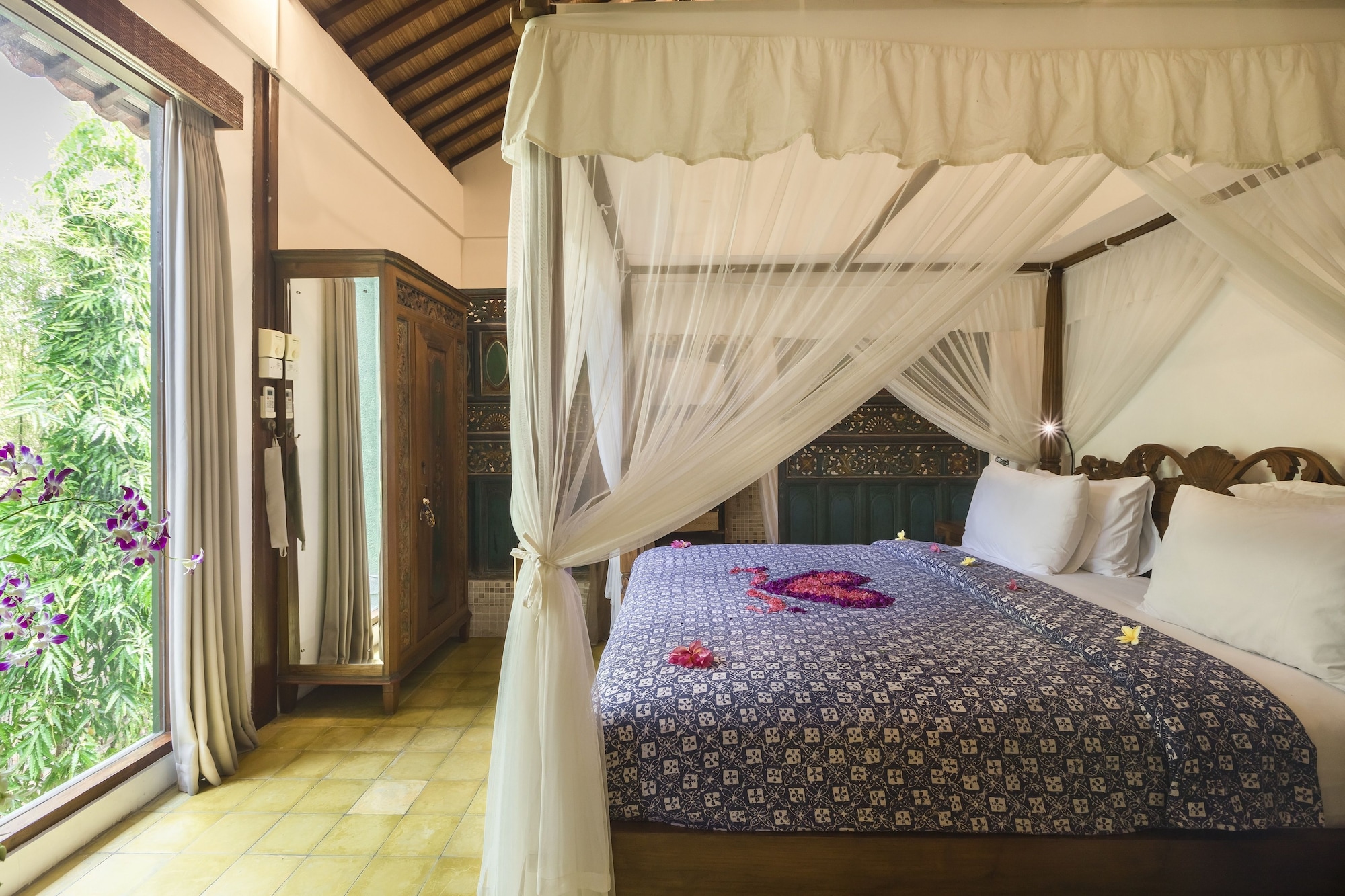 2 BEDROOMS, EXECUTIVE, VILLA, POOL VIEW, KITCHENETTE