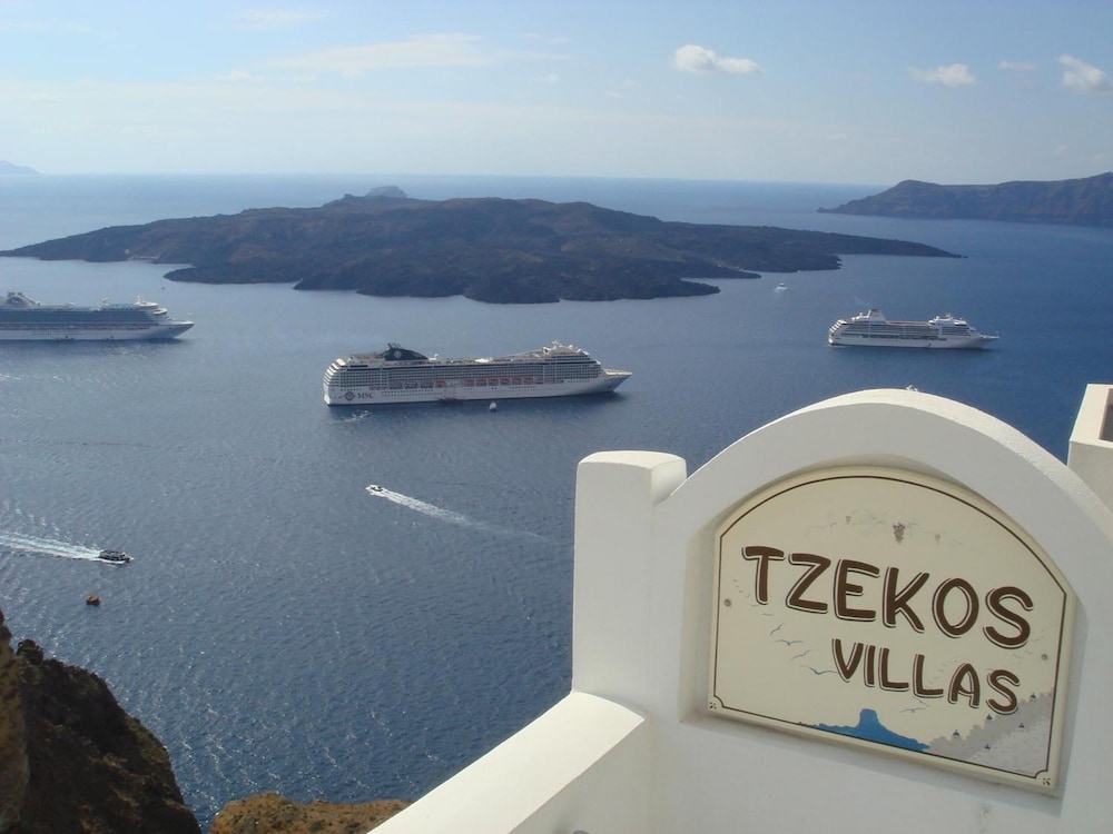 TZEKOS VILLAS 42/46
